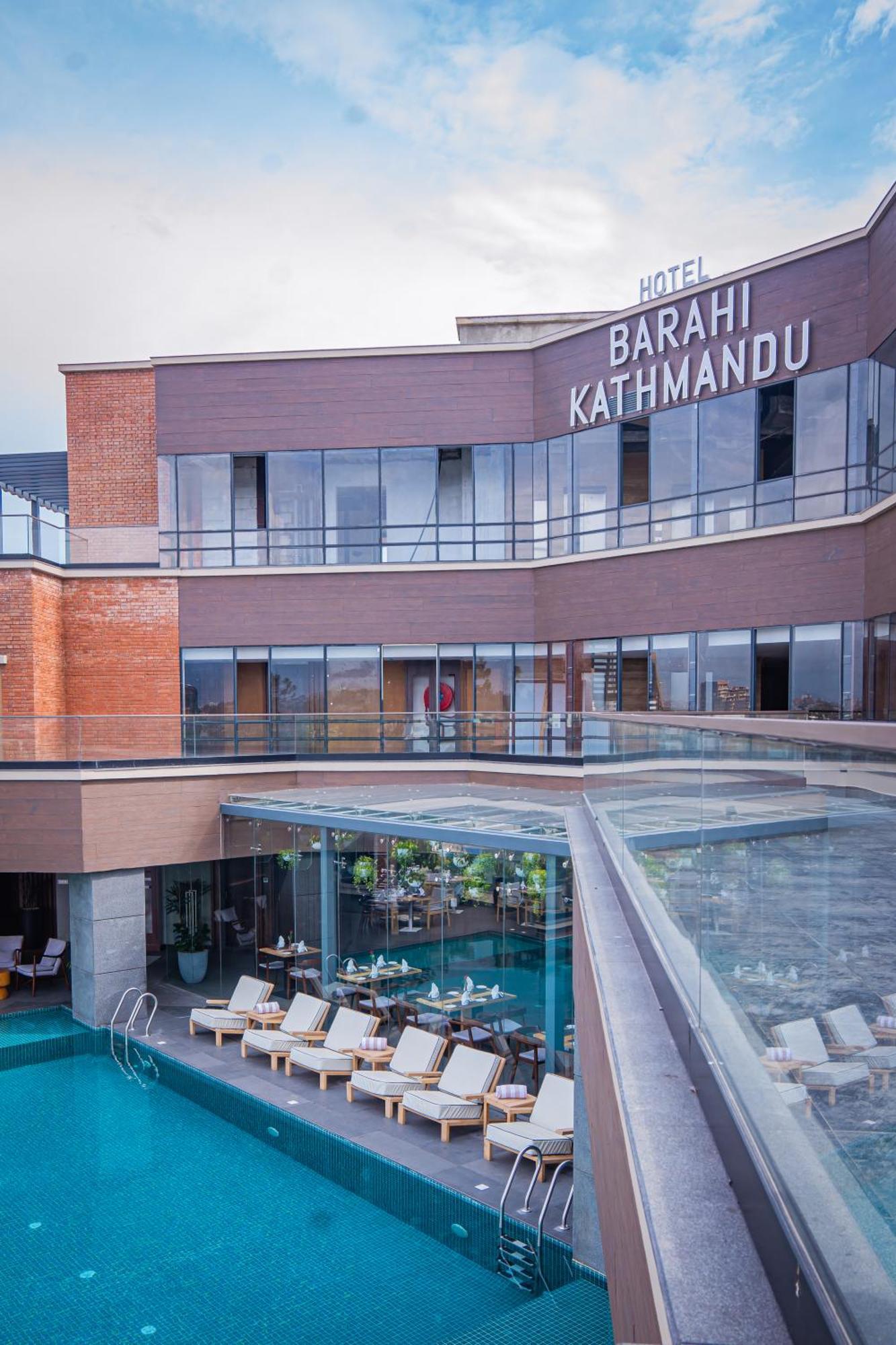 Hotel Barahi Катманду Экстерьер фото